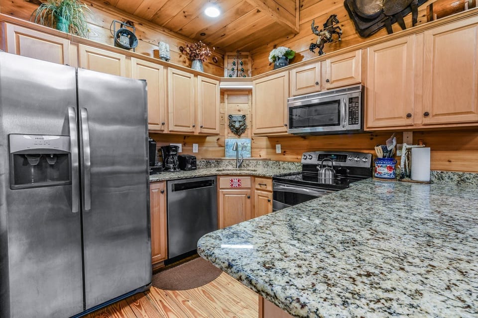 Cabin, 3 Bedrooms | Private kitchen | Fridge, microwave, oven, dishwasher