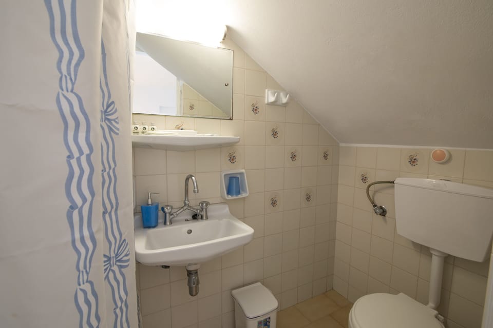 Quadruple Room | Bathroom | Hair dryer