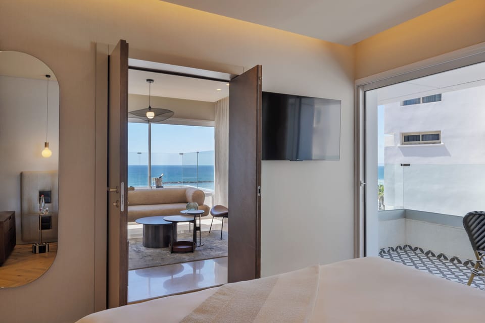 Luxury Sea Suite with Terrace, Jacuzzi & Full Sea View | Egyptian cotton sheets, premium bedding, in-room safe, desk