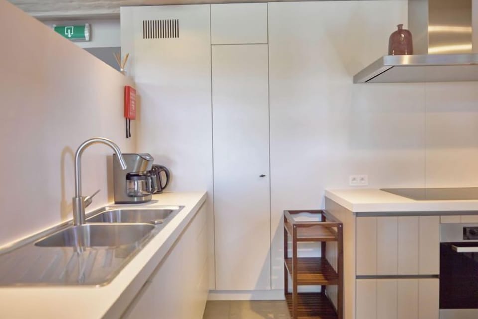 Full-size fridge, microwave, coffee/tea maker, cookware/dishes/utensils