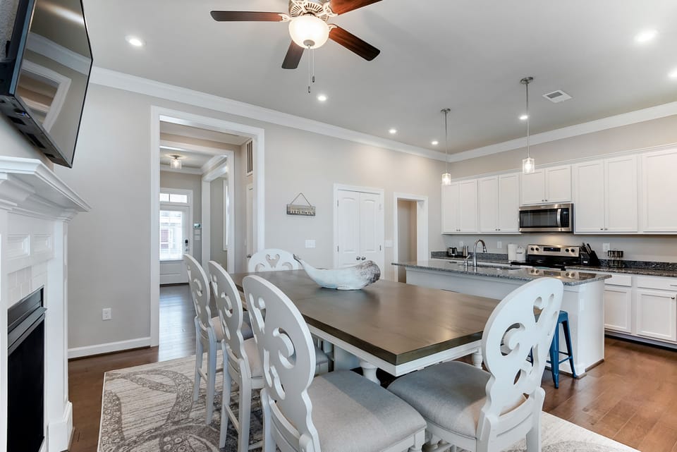 Open kitchen and large dining table great for a group.