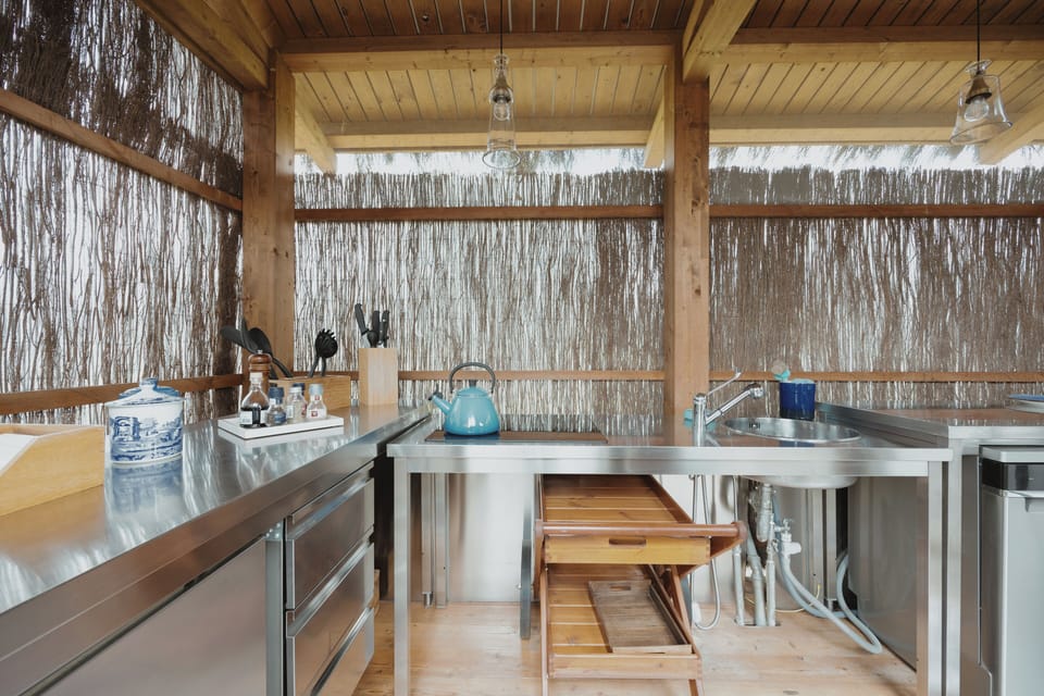 Kitchen, plush furnishings! 