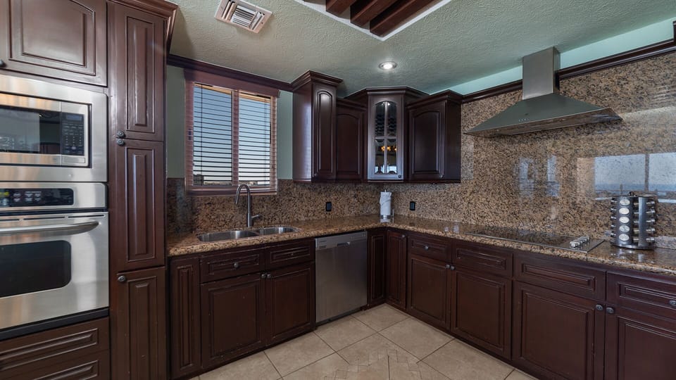 kitchen counter detail