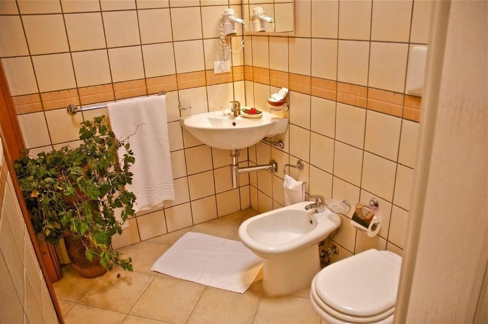 Superior Triple Room | Bathroom | Shower, bidet, towels