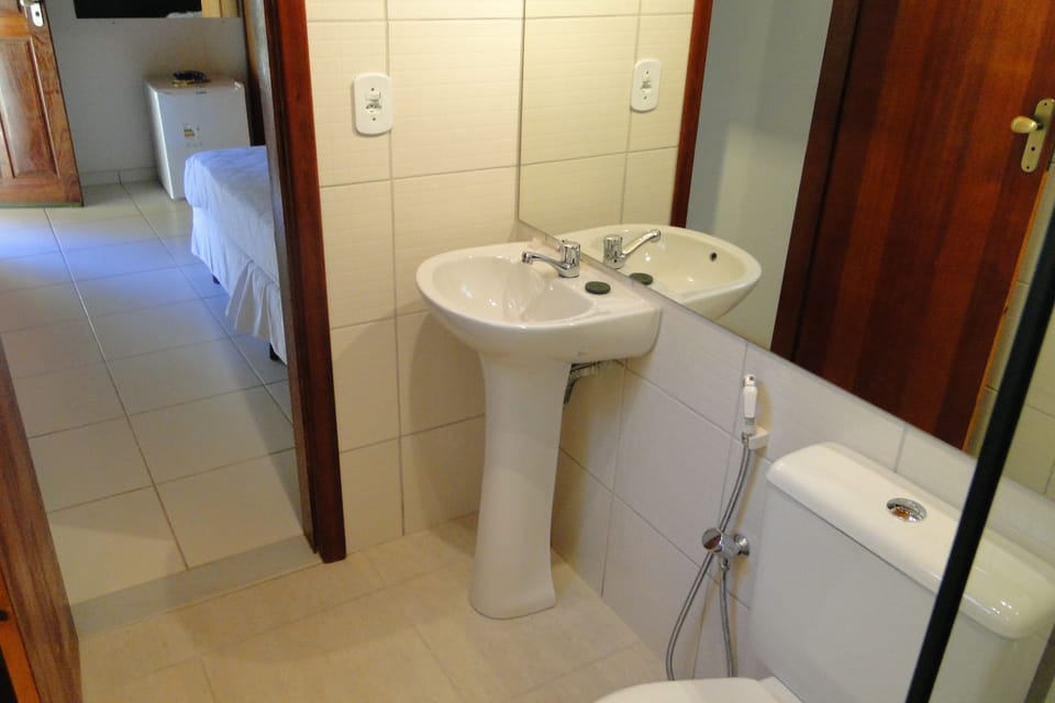Standard Room, Garden View | Bathroom | Shower, free toiletries, towels, soap