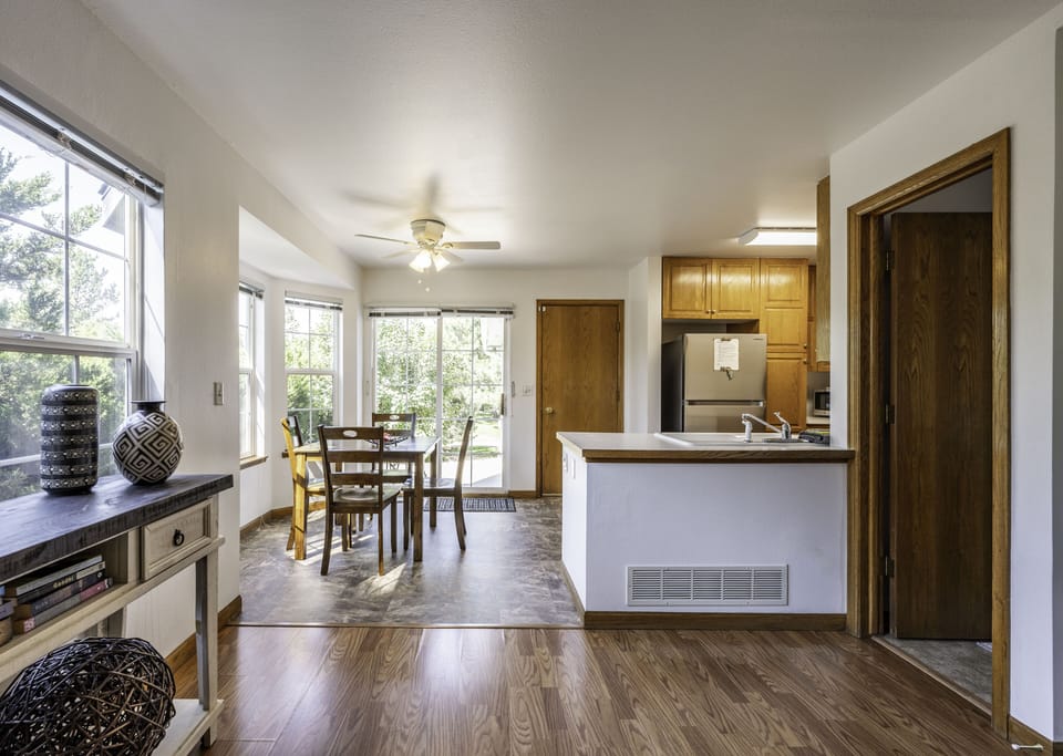 Kitchen & Dining 