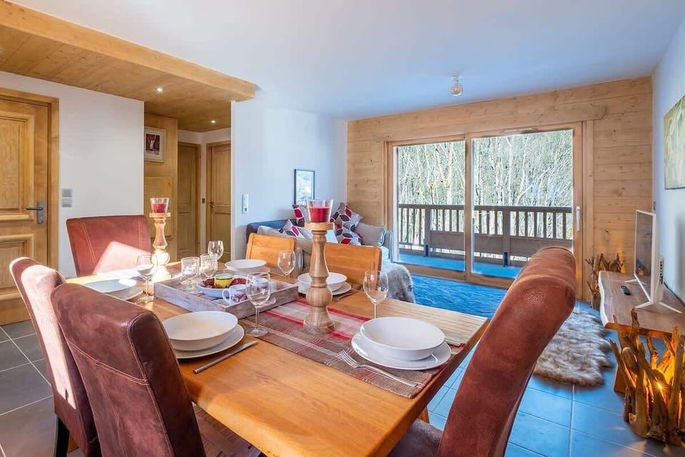 Dining Table for 6 People within Main living area, Access to Balcony.