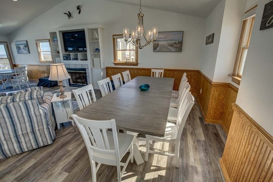 Top-Level Dining Room with Table (seats 10)