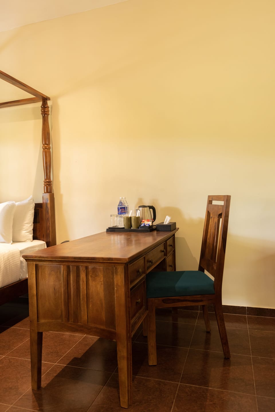 Superior Suite | Living area | 27-inch flat-screen TV with digital channels, TV