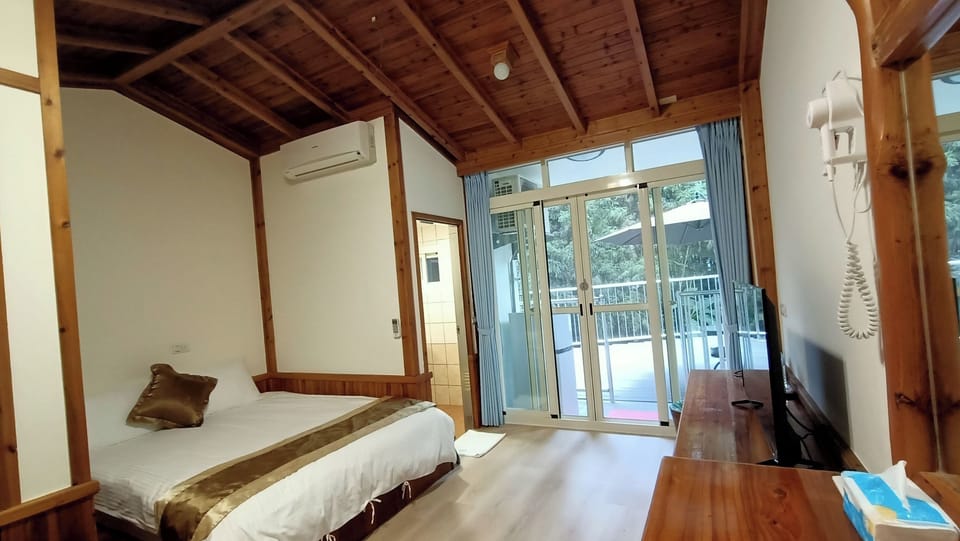 Double Room, Mountain View | Free WiFi, bed sheets