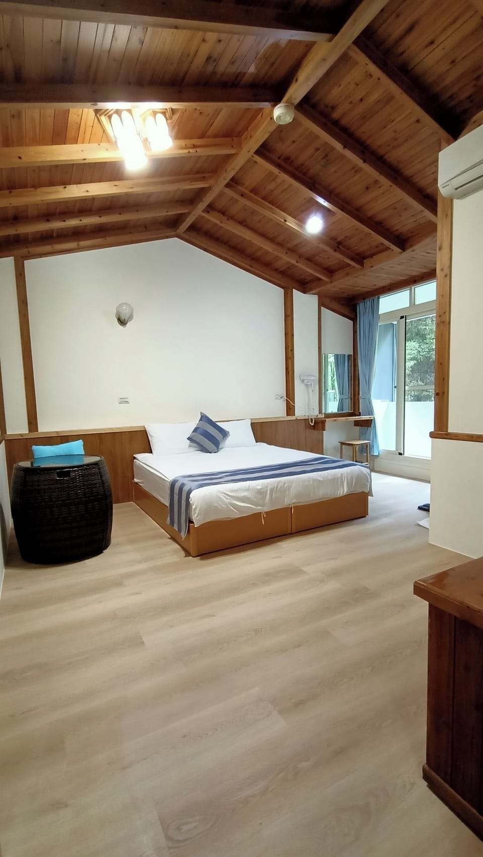 Double Room, Mountain View | Free WiFi, bed sheets