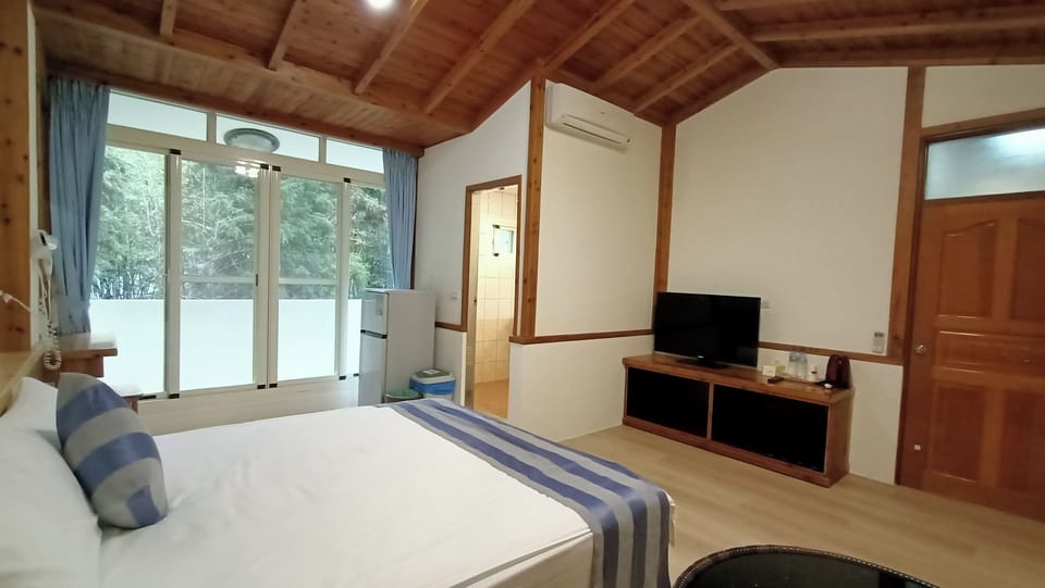 Double Room, Mountain View | Free WiFi, bed sheets
