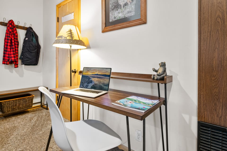 Work station with High Speed Wifi