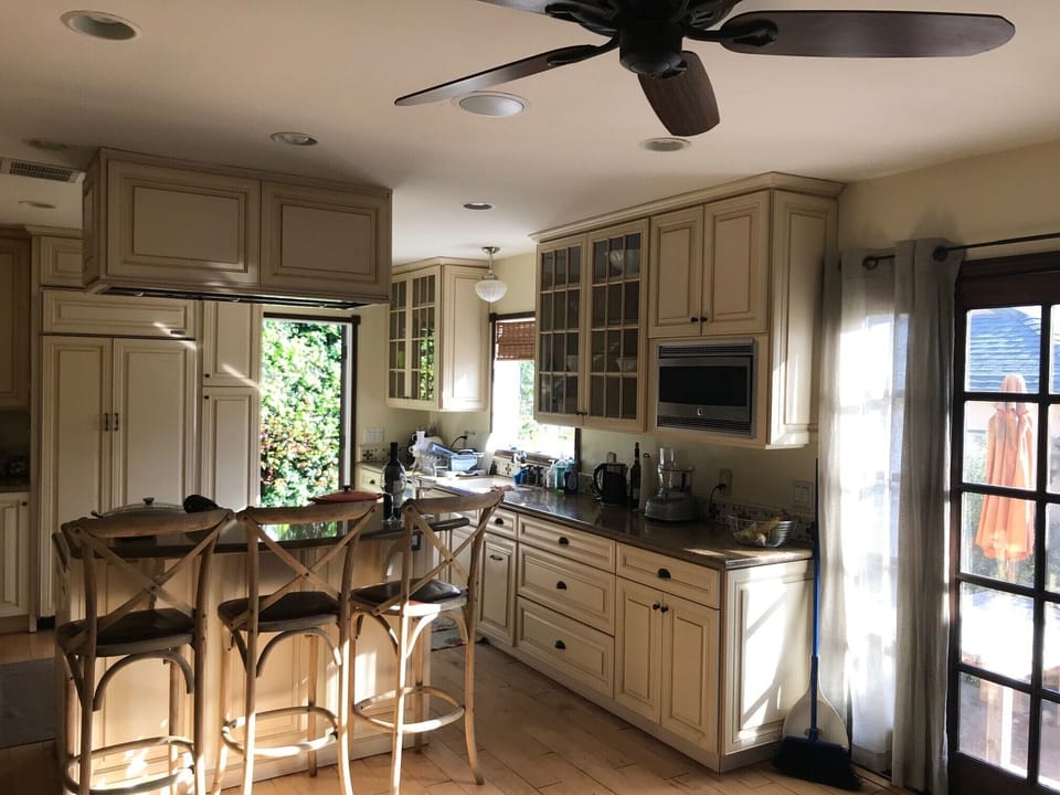 Kitchen  with  breakfast bar