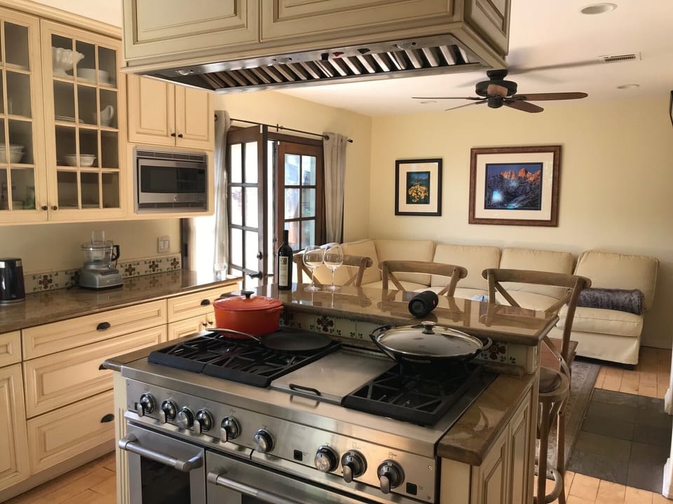 Kitchen with breakfast bar and sitting area