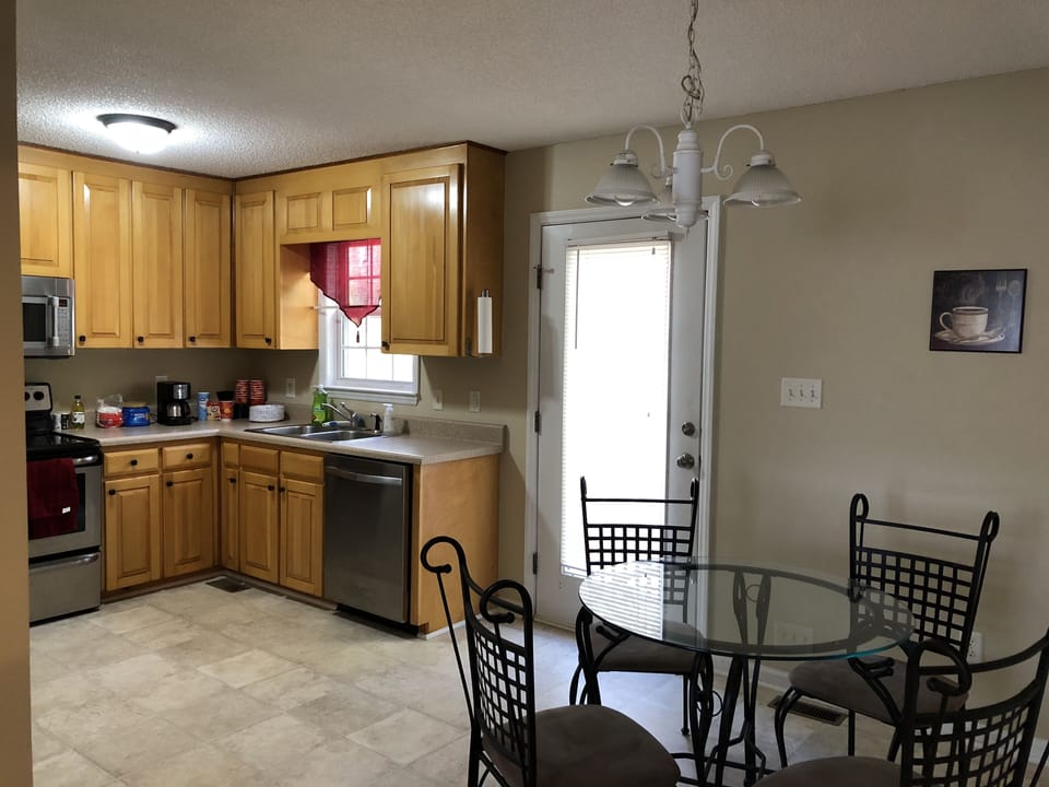 Café style, fully function kitchen with coffee bar