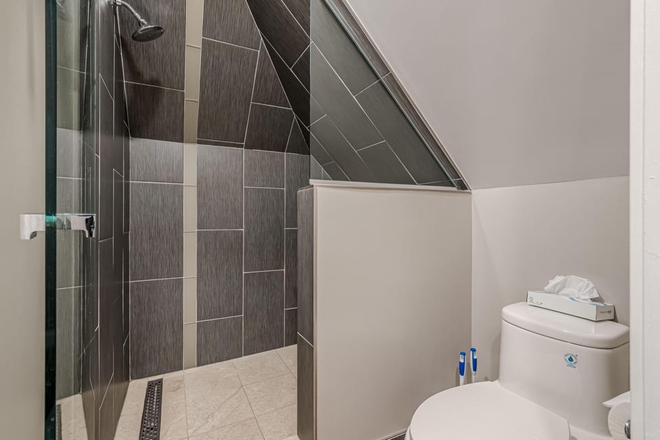 Good lighting, soft towels, and strong water pressure. You’re officially spoiled.