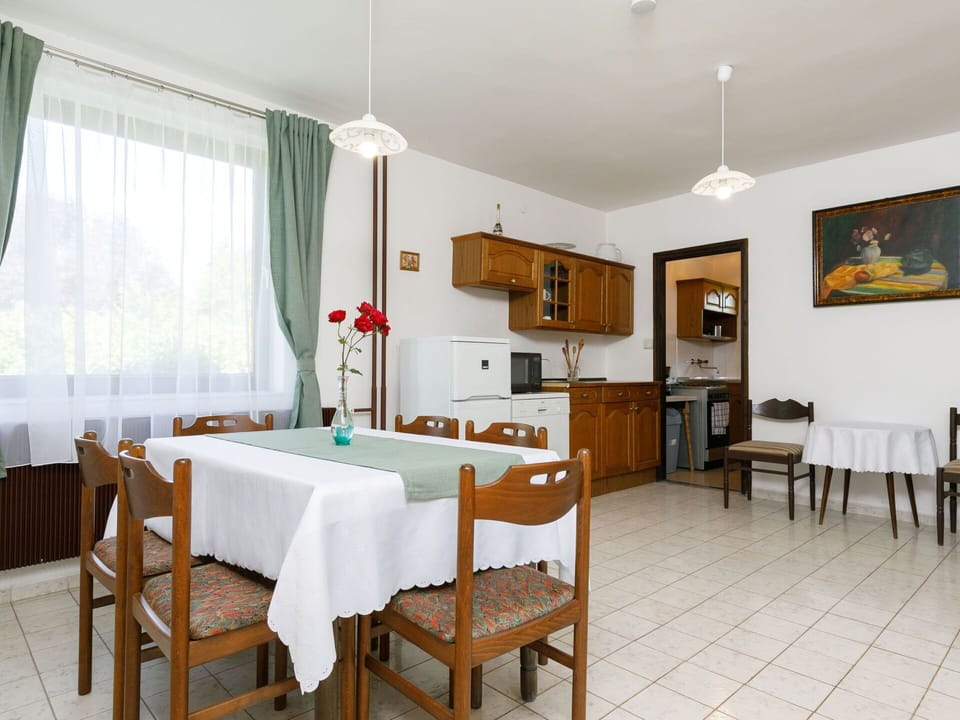 Furniture, Interior Design, Ceiling, Table, Kitchen & Dining Room Table, Flooring, Chair, Lighting, Floor, Room