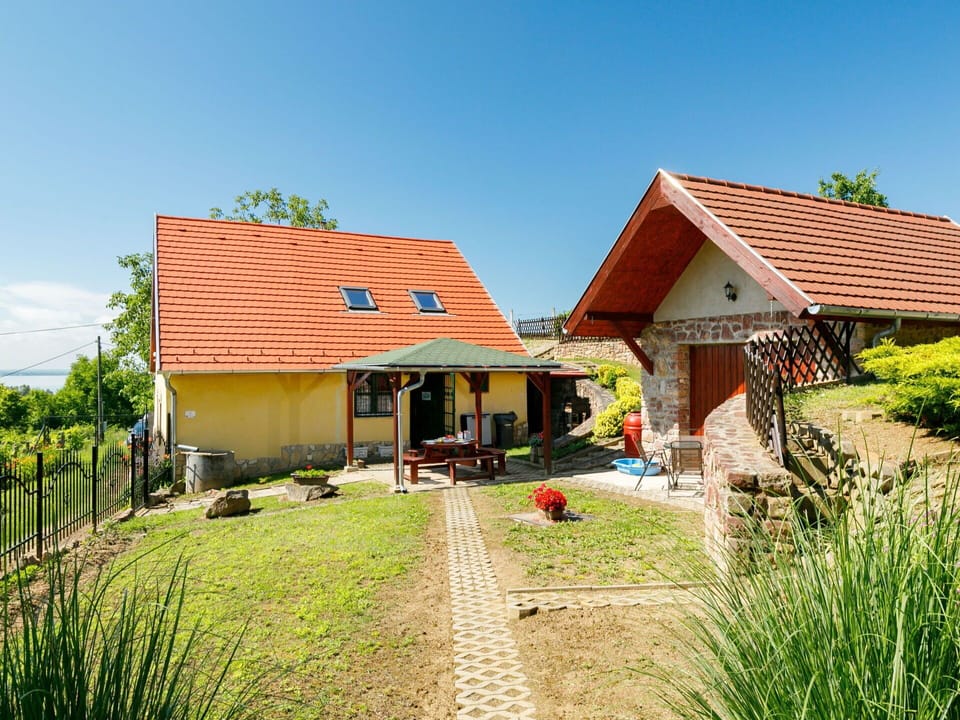 Plant, Sky, Building, Property, Window, Natural Landscape, House, Land Lot, Tree, Cottage