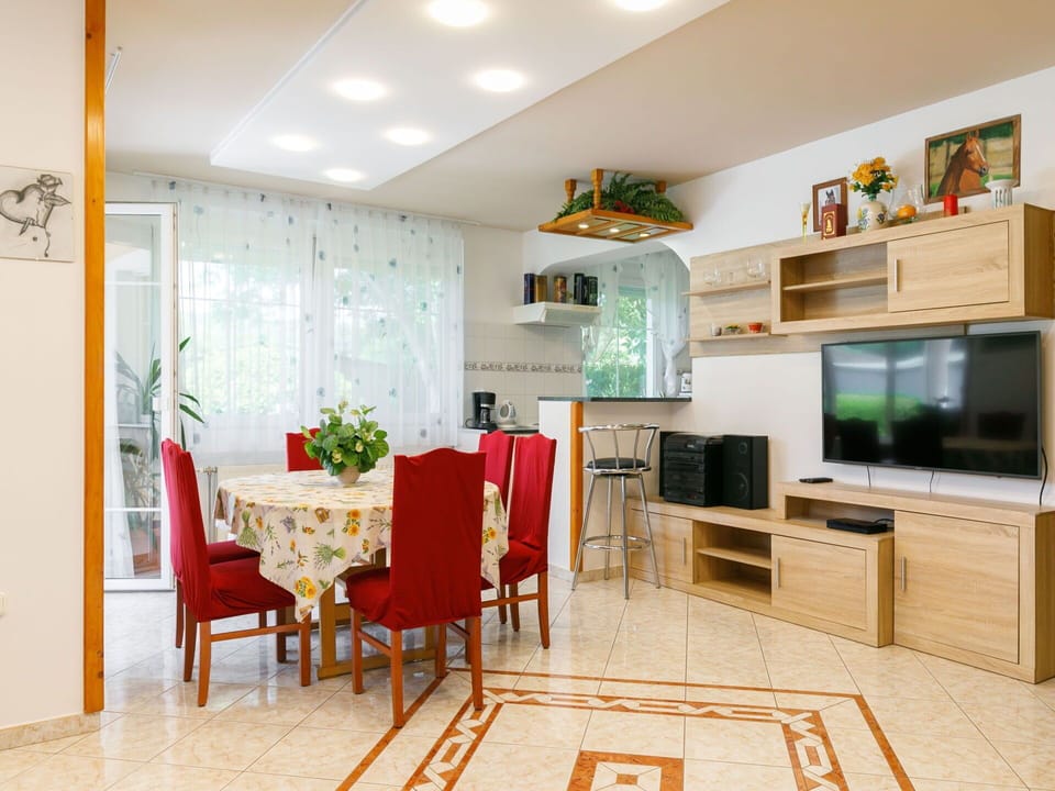 Furniture, Property, Table, Chair, Plant, Cabinetry, Interior Design, Television, Lighting, Houseplant