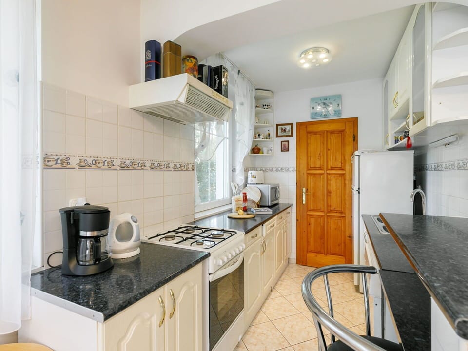 Countertop, Cabinetry, Property, Kitchen Appliance, Kitchen Stove, Kitchen, Gas Stove, Home Appliance, Sink, Cooktop