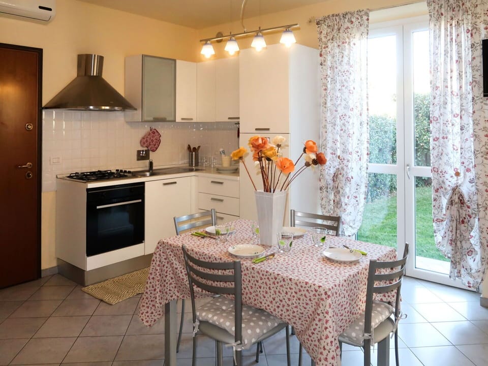 Furniture, Table, Property, Countertop, Flower, Cabinetry, Chair, Kitchen, Plant, Wood
