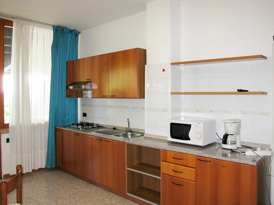 Room, Furniture, Cabinetry, Property, Kitchen, Countertop, Building, Interior Design, House, Kitchen Stove
