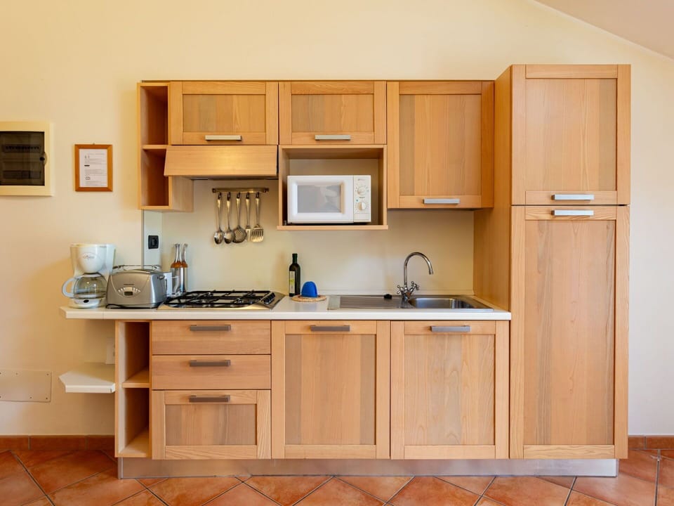 Brown, Countertop, Cabinetry, Kitchen Sink, Property, Furniture, Picture Frame, Sink, Kitchen, Tap