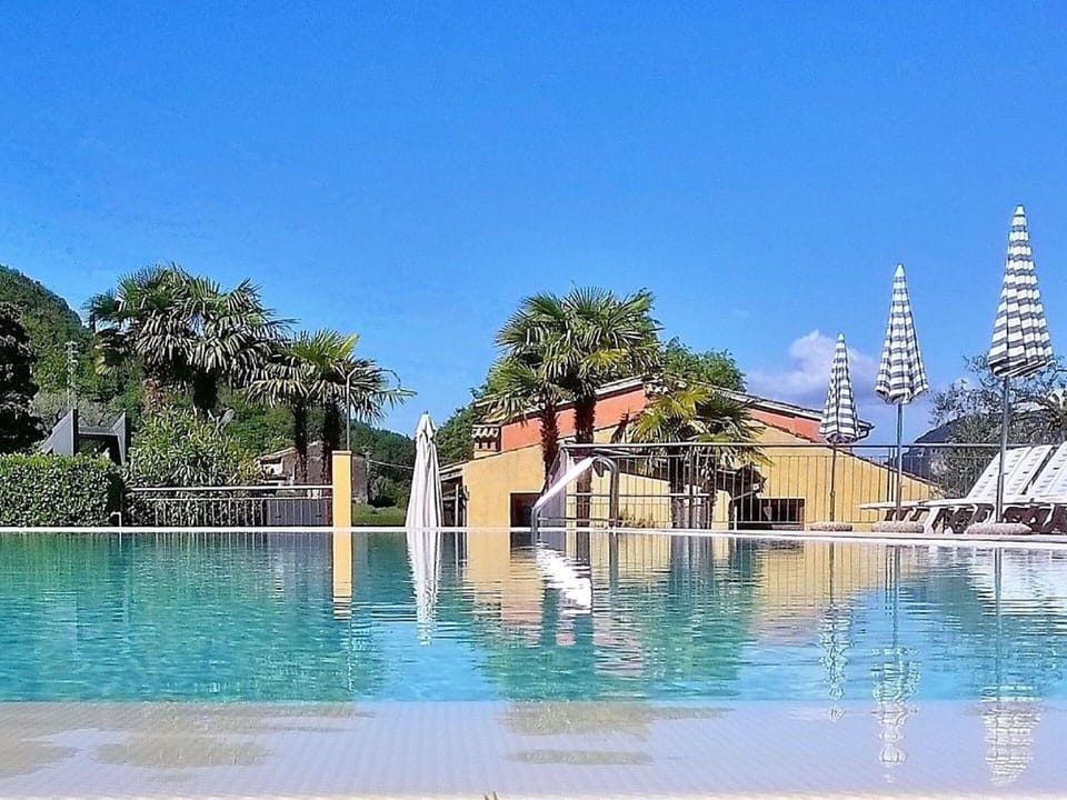 Water, Sky, Building, Plant, Azure, Tree, Swimming Pool, Natural Landscape, House, Rectangle
