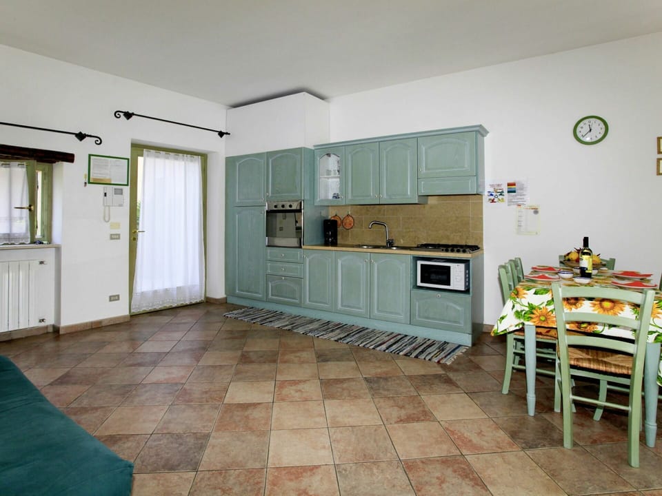 Room, Property, Floor, Furniture, Building, Green, Interior Design, House, Yellow, Tile