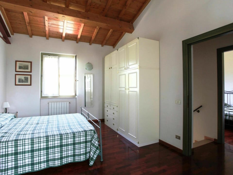 Room, Property, Bedroom, Furniture, Building, Floor, Bed, Ceiling, Interior Design, House