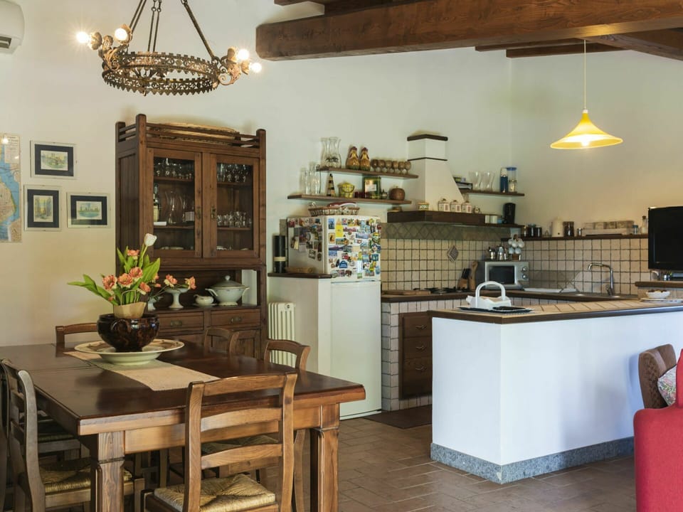 Table, Furniture, Property, Picture Frame, Countertop, Cabinetry, Wood, Building, Lighting, Kitchen