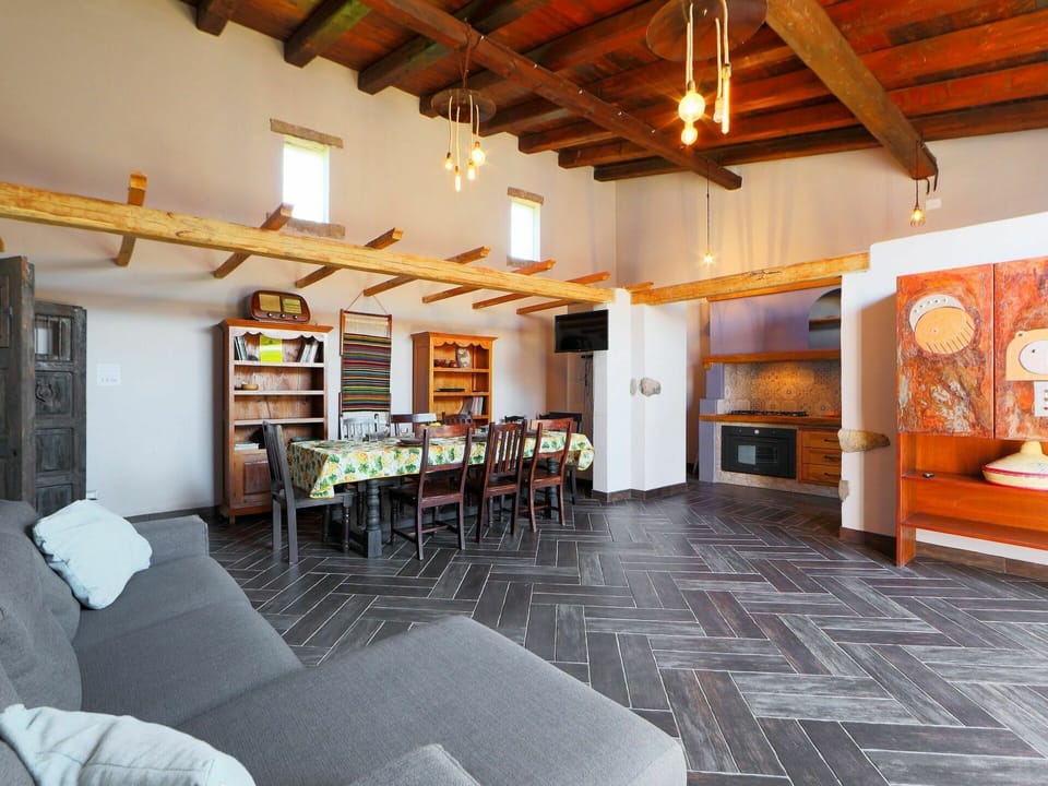 Building, Property, Room, Interior Design, Ceiling, House, Floor, Real Estate, Beam, Furniture