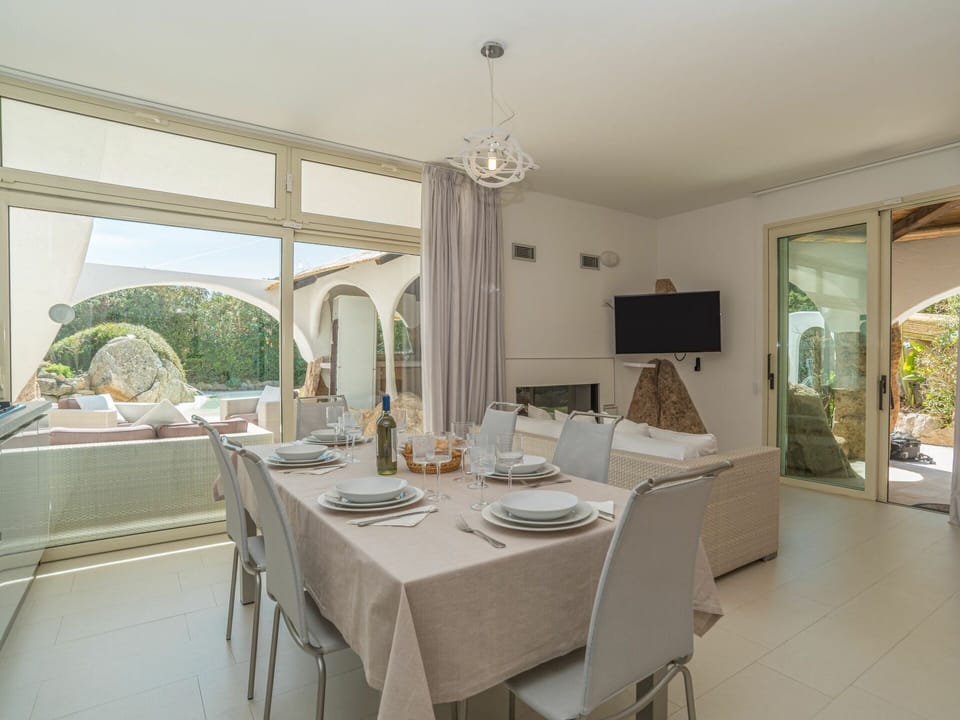 Sky, Plant, Building, Property, Window, Tree, Slope, Land Lot, House, Urban Design