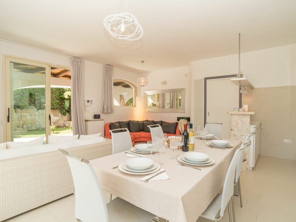 Sky, Plant, Building, Property, Window, Tree, Slope, Land Lot, House, Urban Design