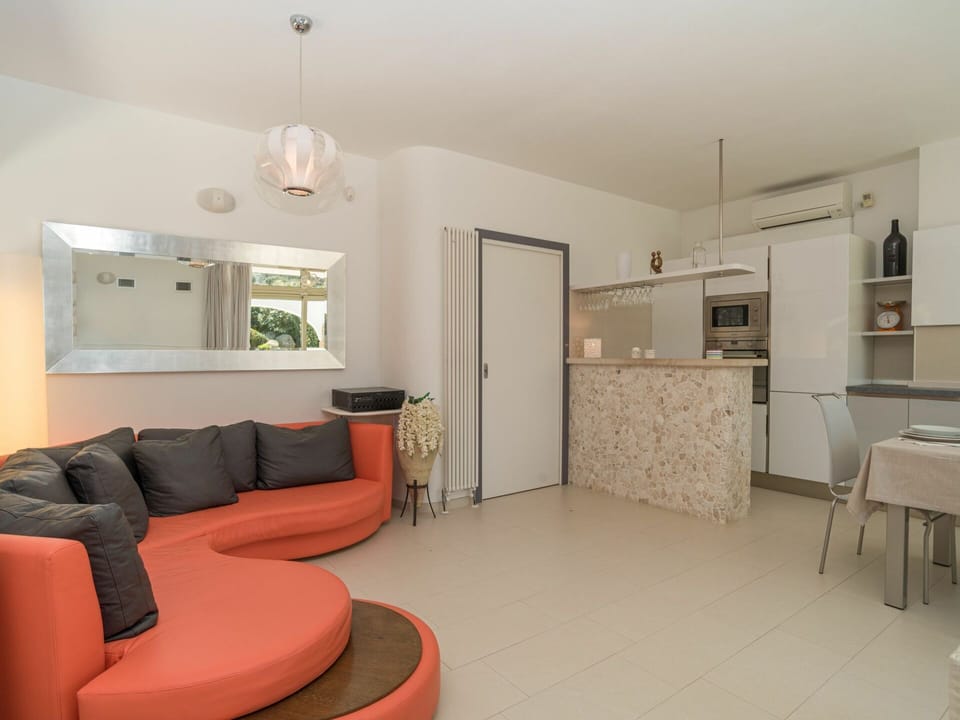 Sky, Plant, Building, Property, Window, Tree, Slope, Land Lot, House, Urban Design