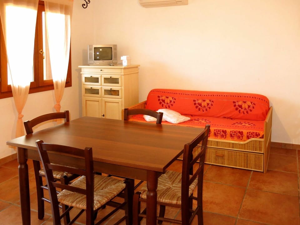 Room, Furniture, Property, Table, Dining Room, Floor, Chair, Building, Interior Design, Kitchen & Dining Room Table