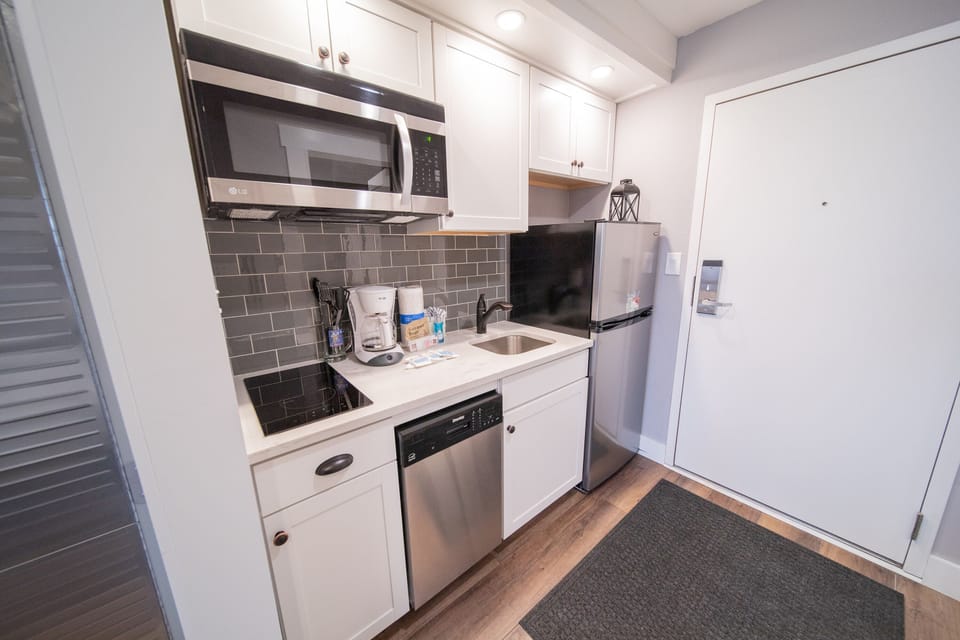 Updated kichtenette with FULL size fridge