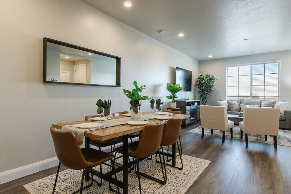 Rentals Escondido 1101 Southern Utah Vacation Rentals- Family Dinning room