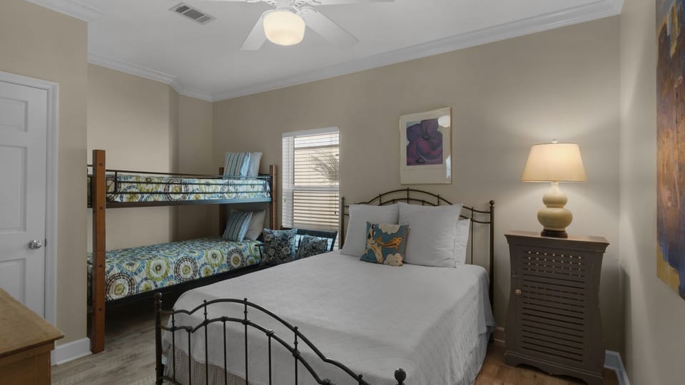 Queen Bedroom w/Twin Bunk Beds