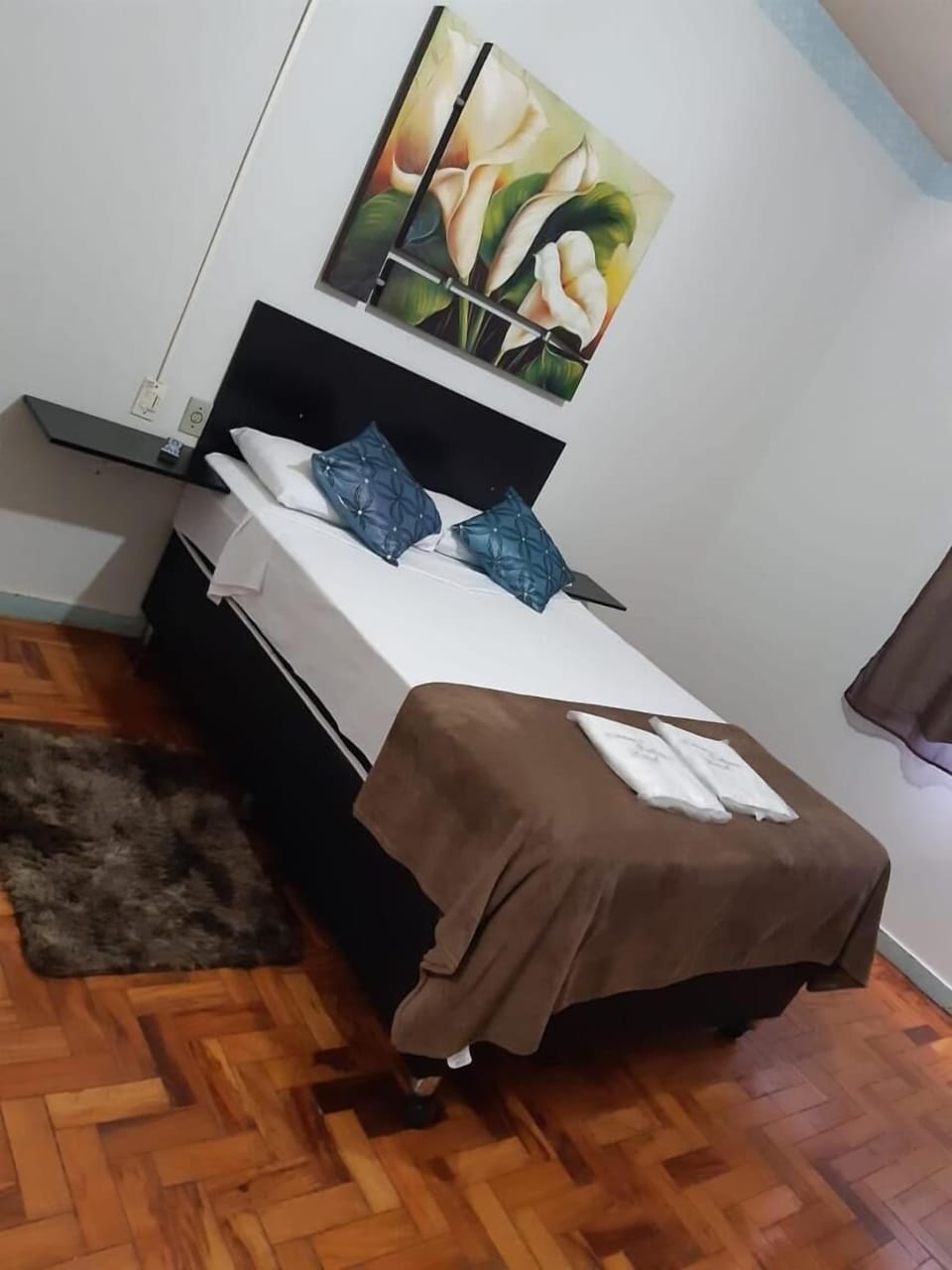 Hypo-allergenic bedding, desk, laptop workspace, free WiFi