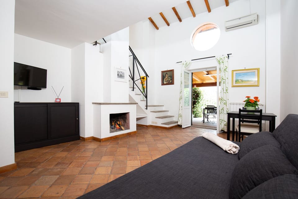 Family Apartment, 2 Bedrooms (TC2) | Living area | 32-inch TV with satellite channels, fireplace