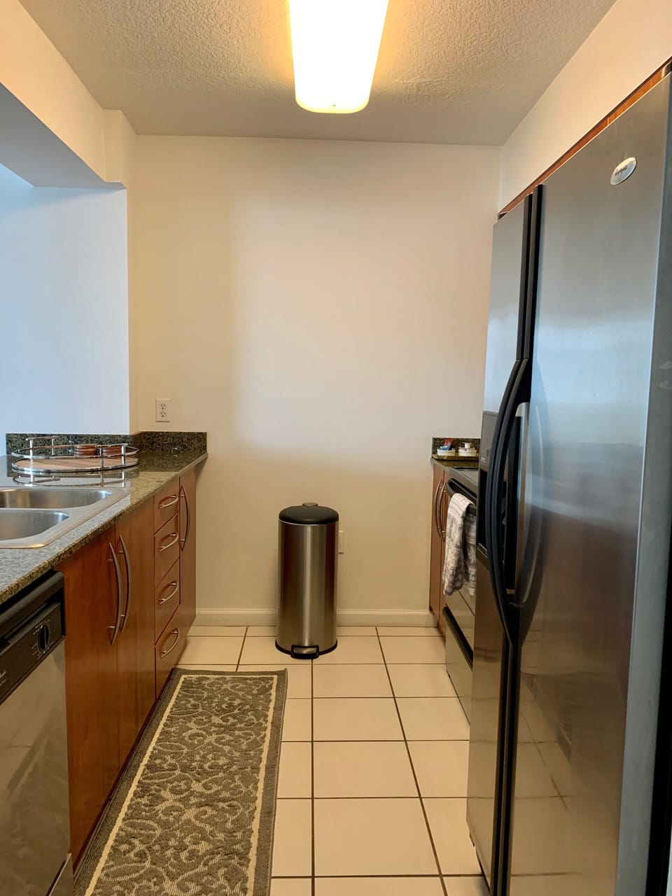 Nice kitchen with dishwasher.Fully stocked.