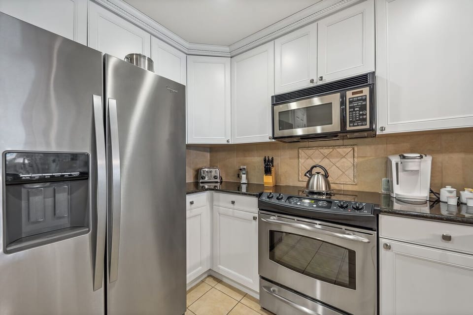 Modern kitchen with everything you`ll need for your stay