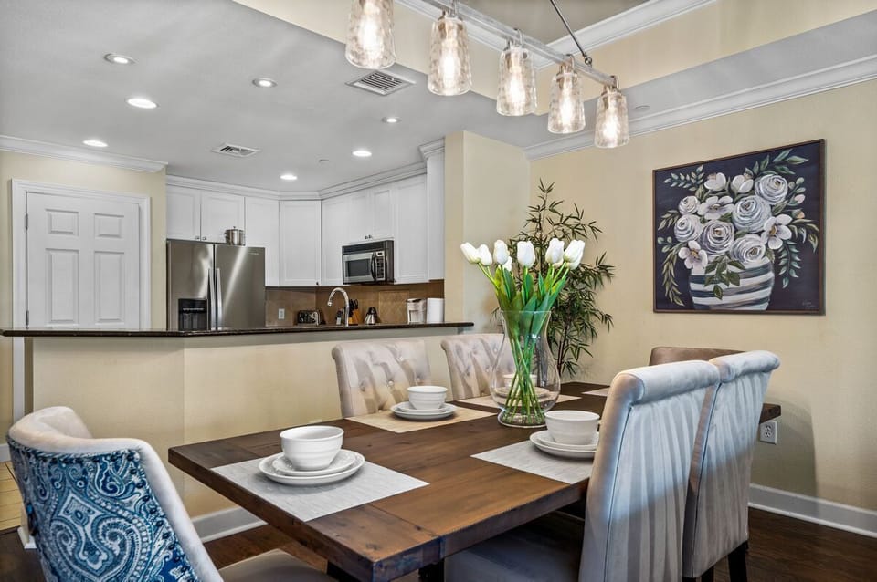 Open dining room to the kitchen