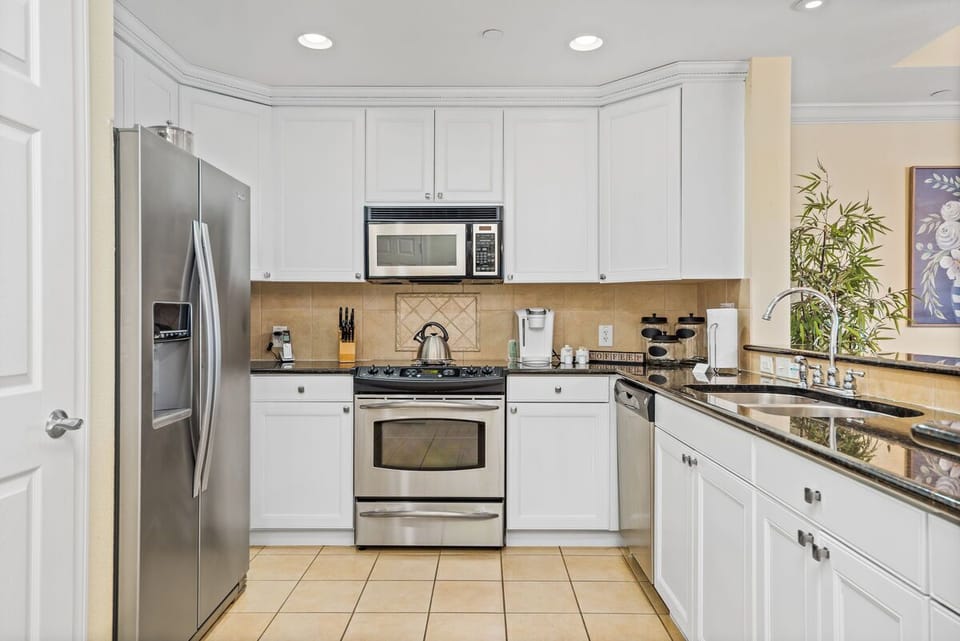 Modern kitchen with everything you`ll need for your stay