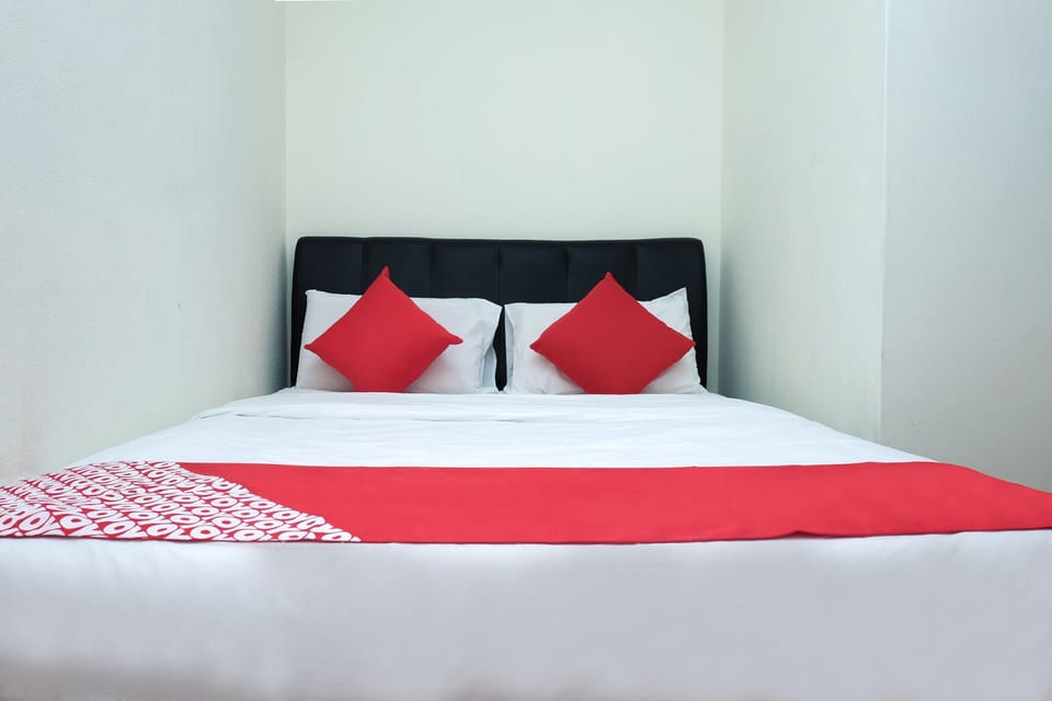 Deluxe Double Room | Iron/ironing board, free WiFi, bed sheets