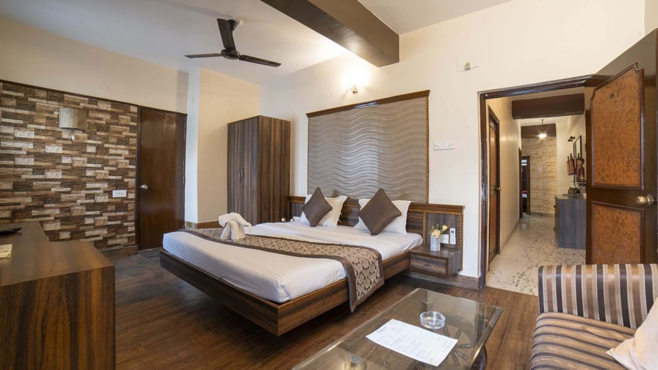 Deluxe Room | Premium bedding, down comforters, memory foam beds, desk