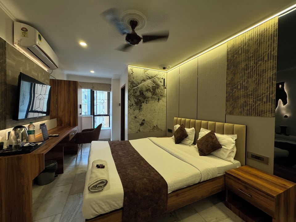 Deluxe Room | Premium bedding, down comforters, memory foam beds, desk