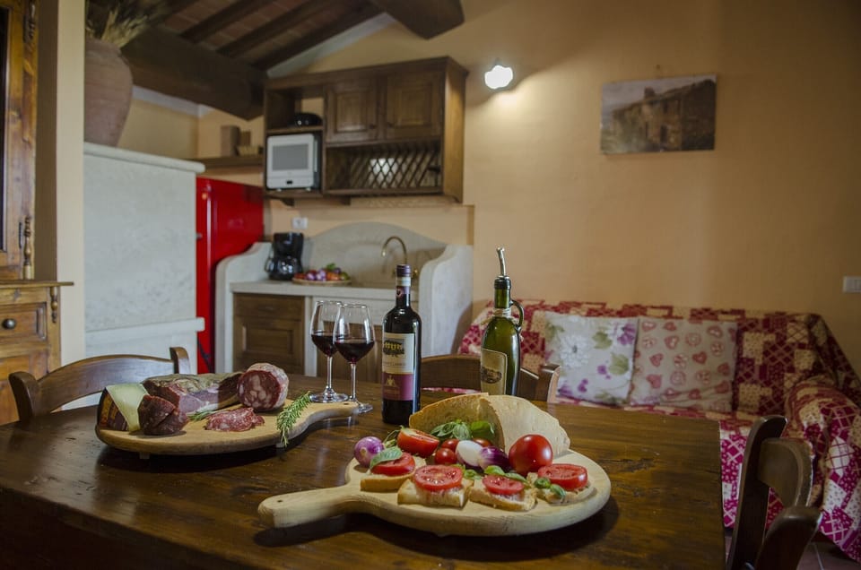 Apartment, 1 Bedroom, Smoking, Pool Access | In-room dining
